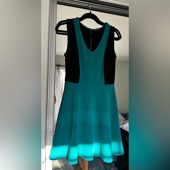 Short dinner/casual dress - Picture 2 of 2